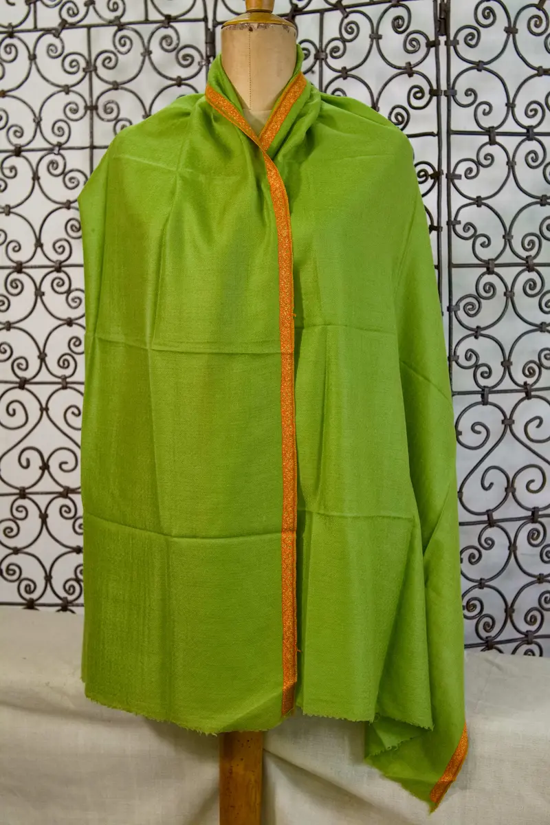 Scialle in pashmina e cachemire verde acceso ricamato