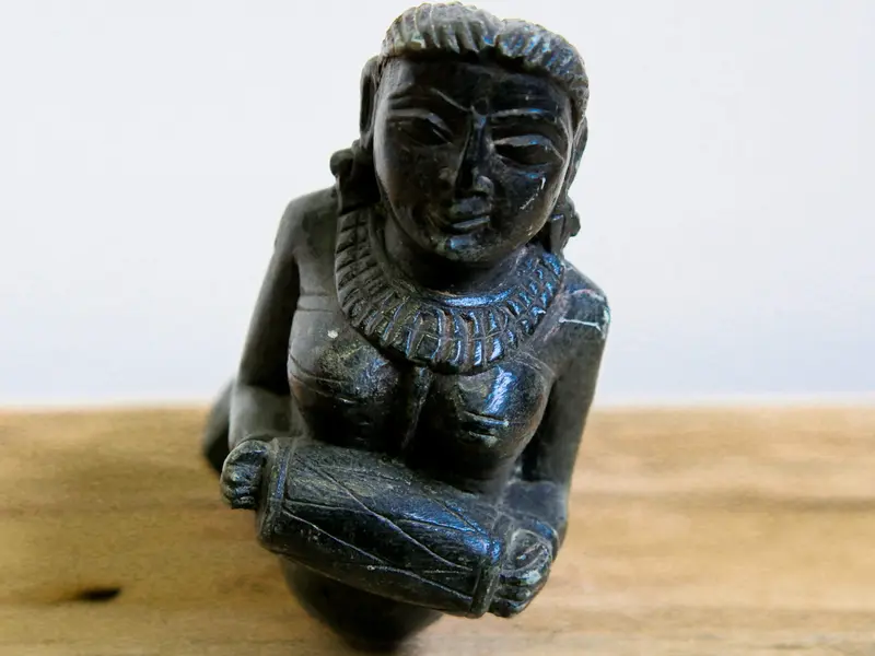 scultura indiana in pietra cod.EAG02