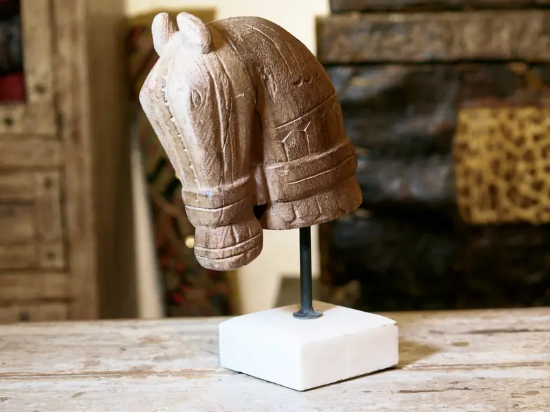 scultura testa cavallo con basamento cod.CAVALLO15