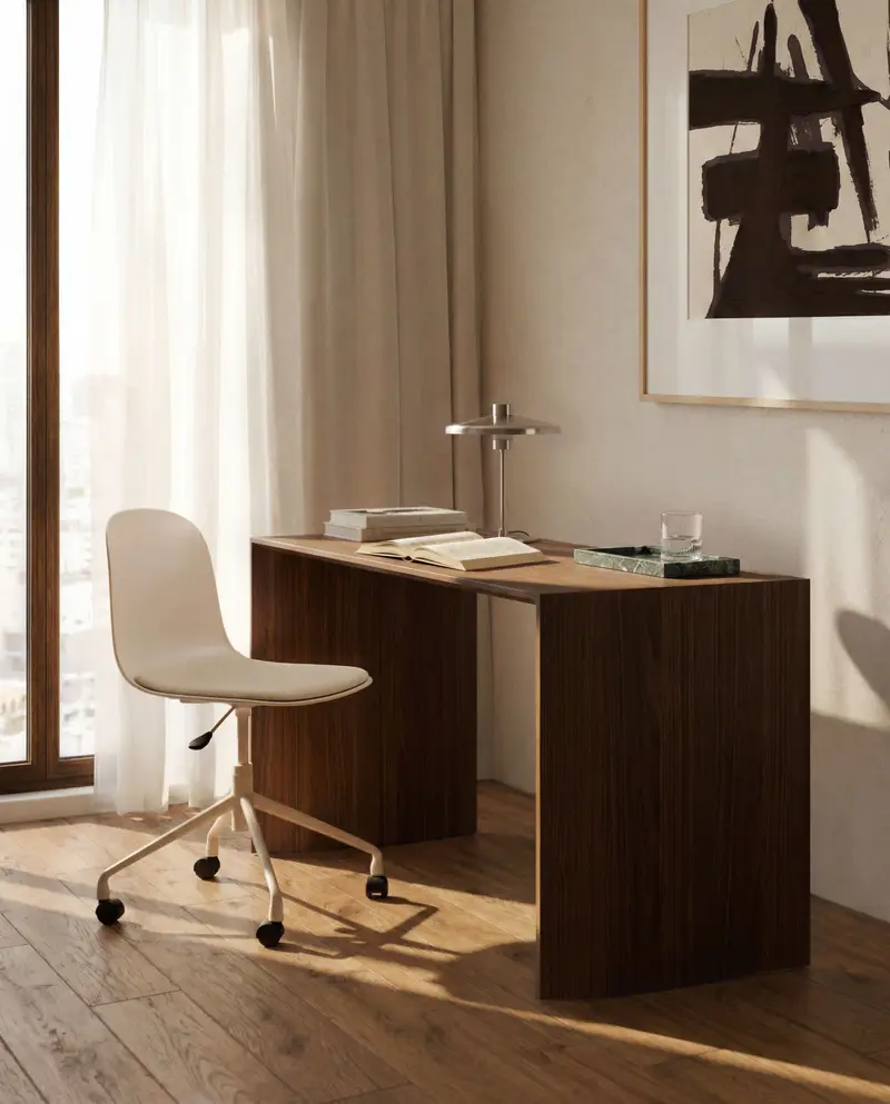 Sedia da scrivania Debari con cuscino in ciniglia e gambe in acciaio con finitura beige
