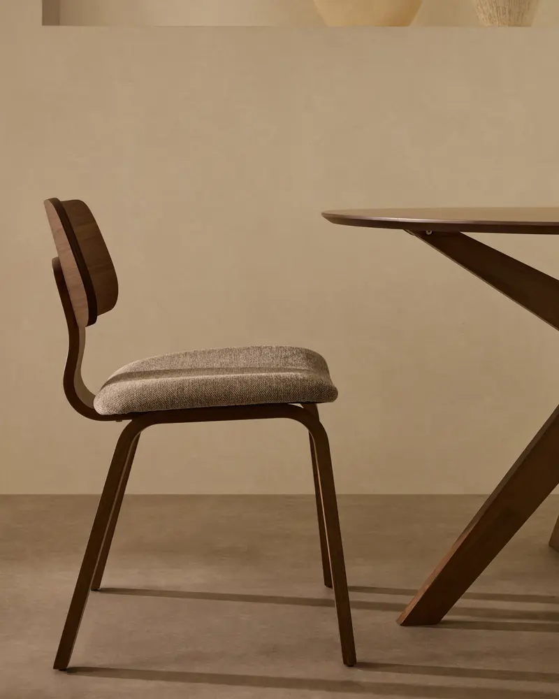 Sedia Gena in chenille beige struttura in impiallacciatura di noce