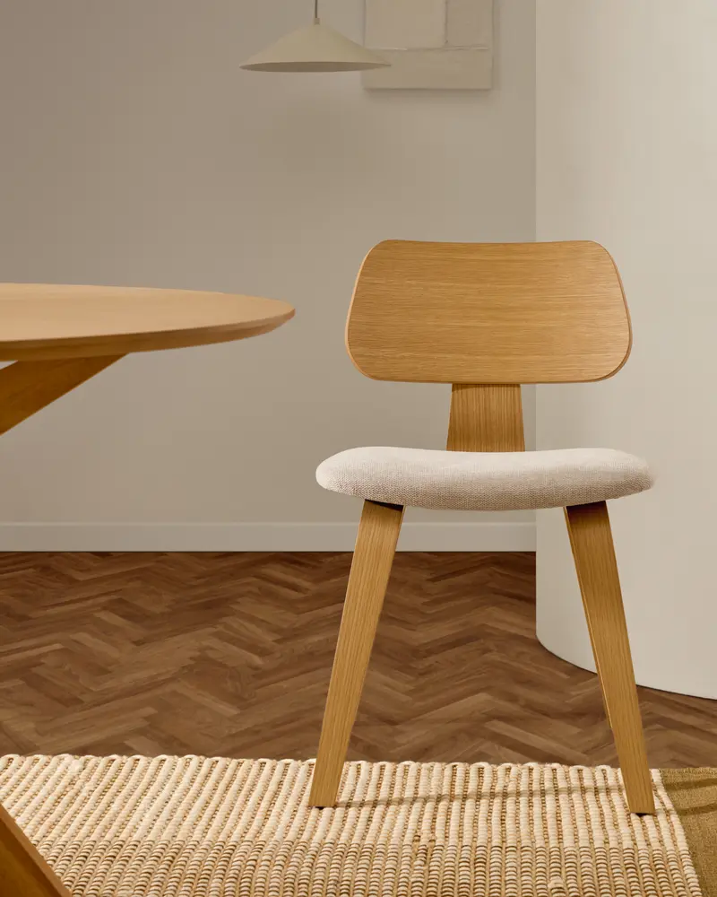 Sedia Gena in chenille beige struttura in impiallacciatura di rovere