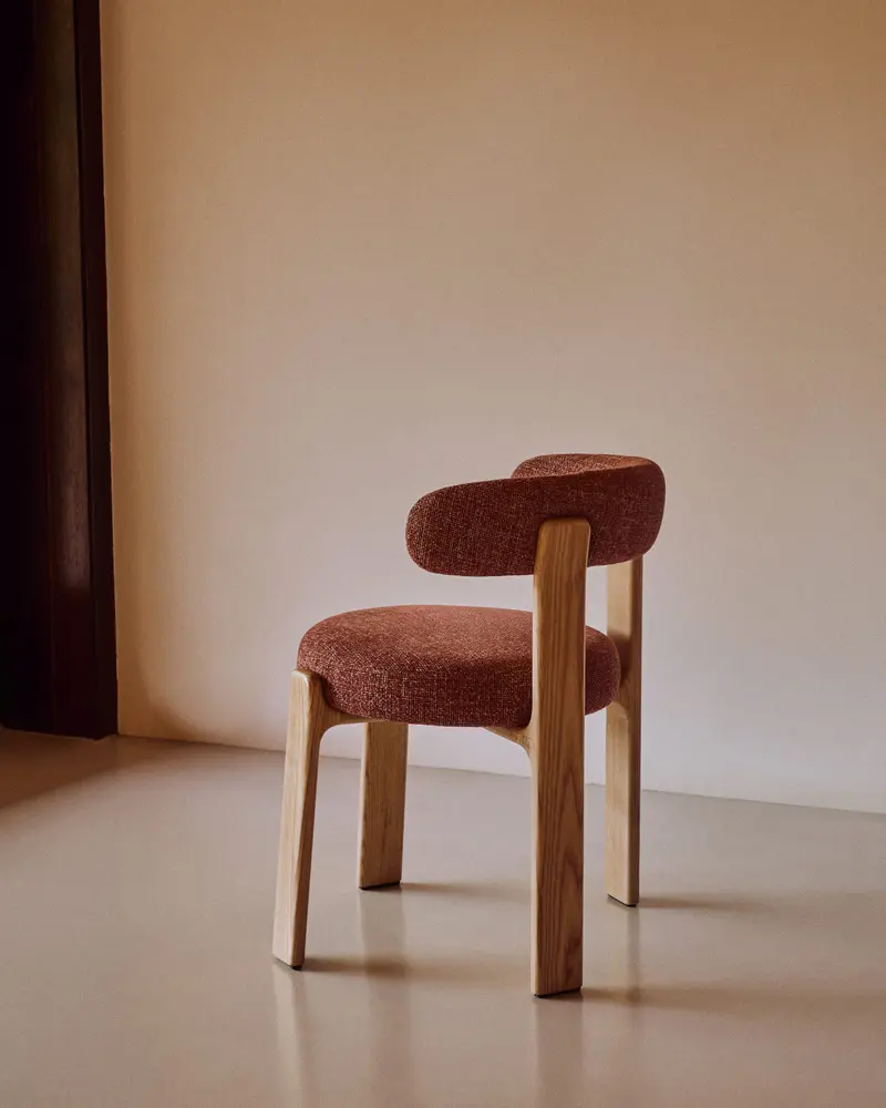 Sedia Granite in ciniglia terracotta e legno massello di frassino con finitura naturale