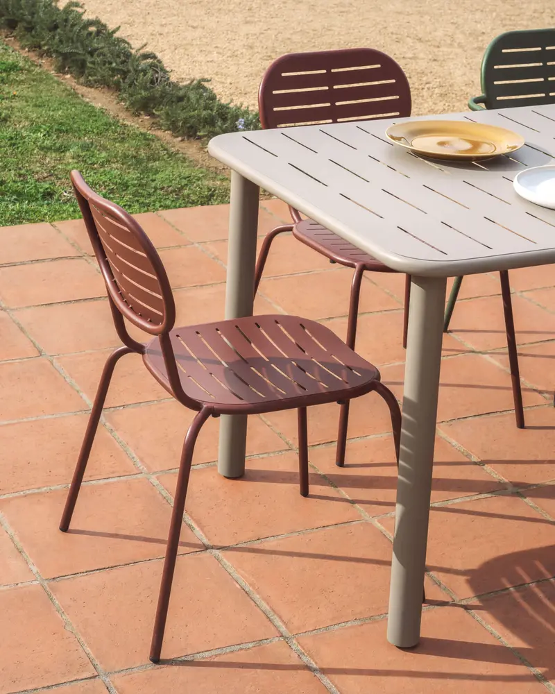Sedia impilabile da esterno Brai in acciaio zincato bordeaux