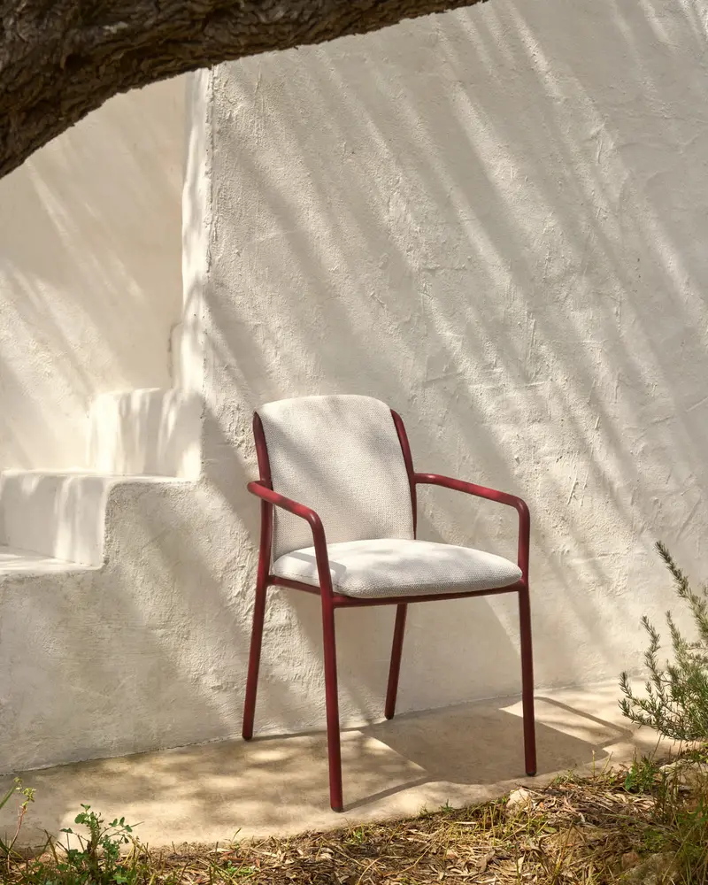 Sedia impilabile da esterno Linosa in alluminio granata con cuscino beige