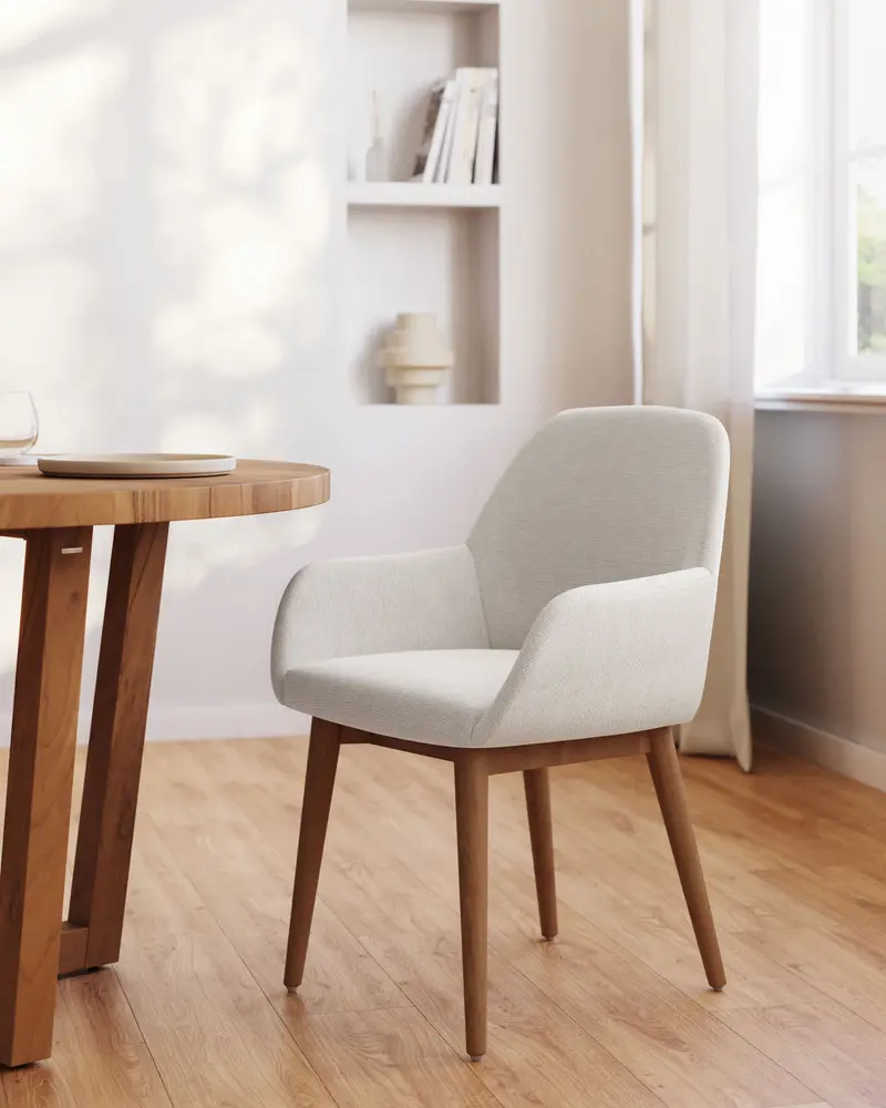 Sedia Konna beige con gambe in legno massello di frassino finitura scura