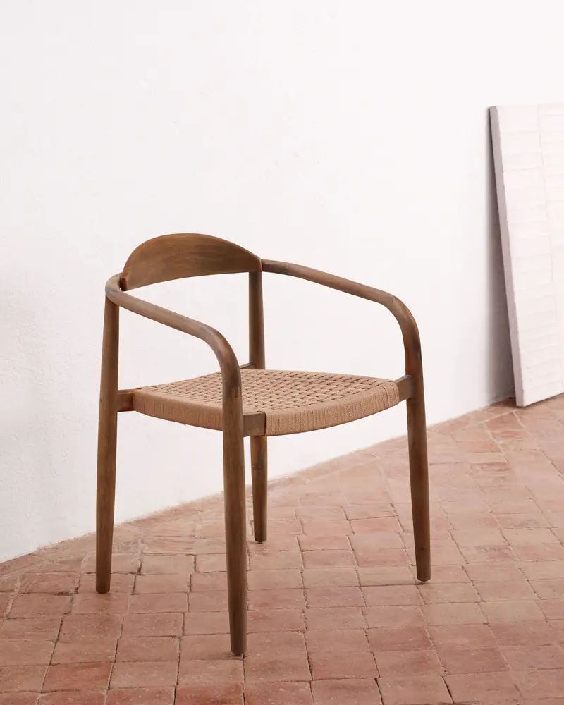 Sedia Nina in legno massello di acacia finitura noce e corda beige