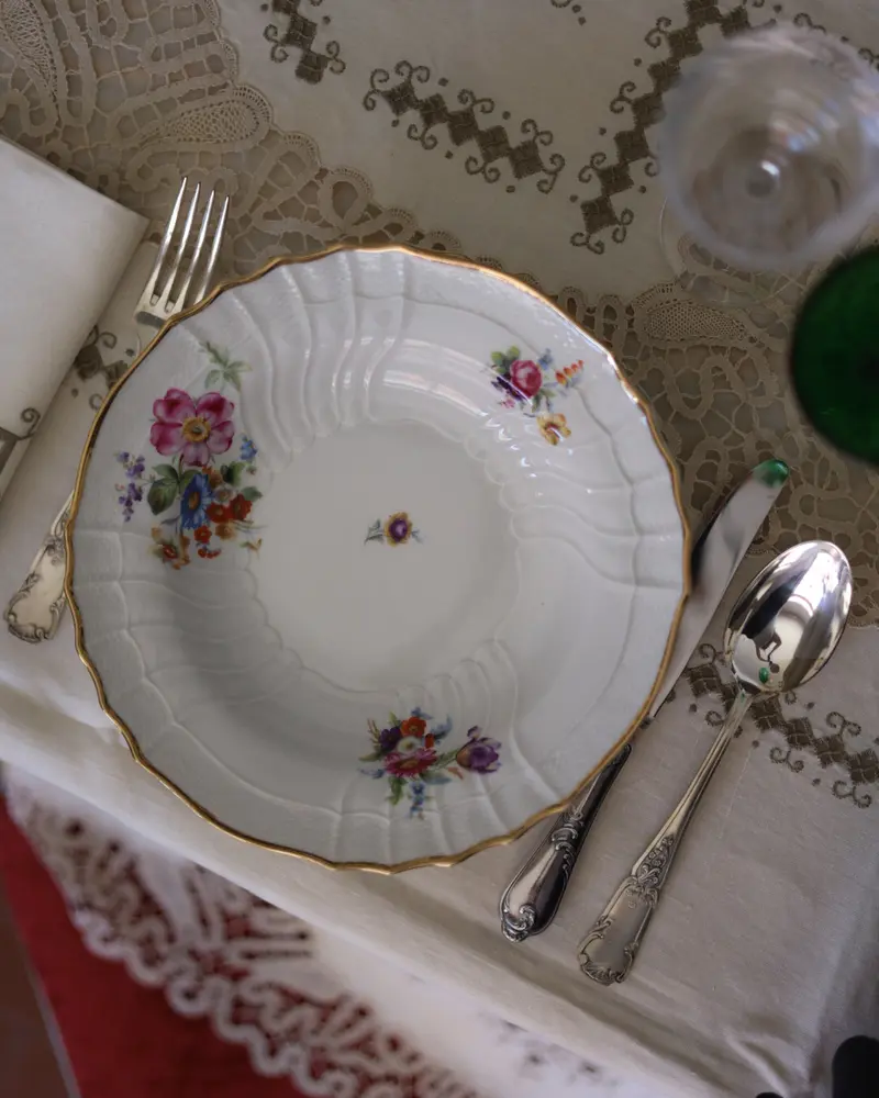 Servizio 58 pezzi Richard Ginori "Vecchio Ginori" — Porcellana a Fiori Policromi Sparsi — 12 Persone, Anni '20-'30