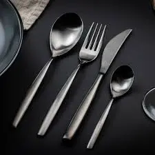 SERVIZIO POSATE PER 6 PERSONE 24 PZ. STIRIA ORO NERO DI MEPRA