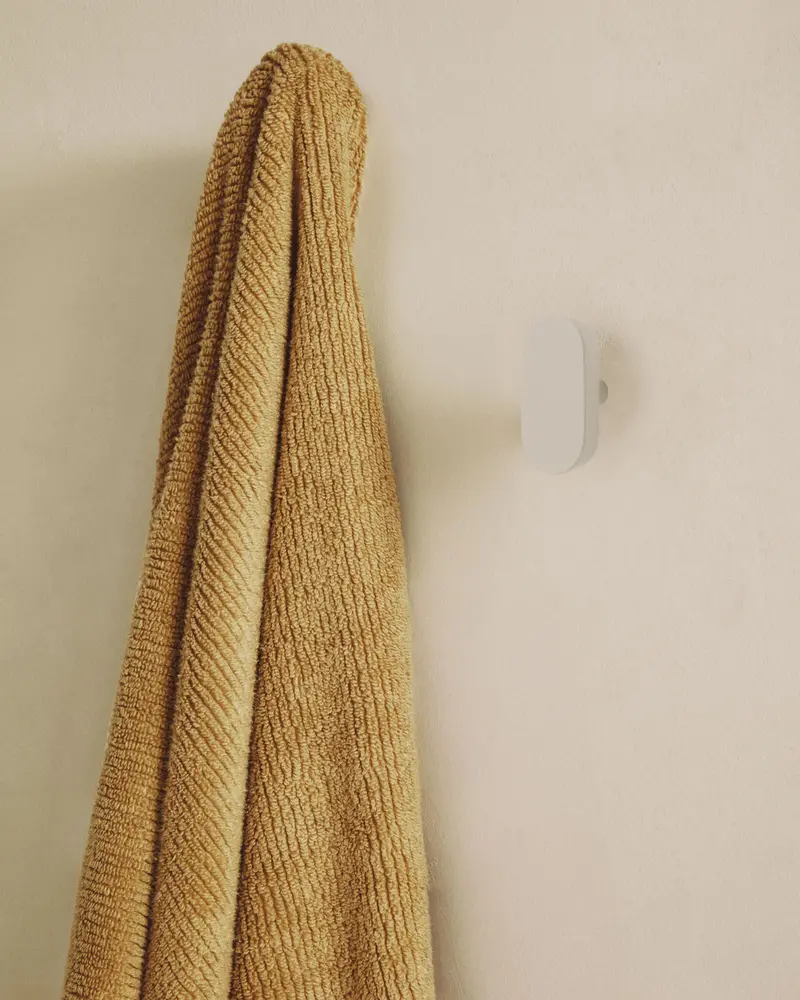 Set Arely di 2 appendini in legno massiccio di faggio con finitura laccata beige 6,5 cm/10 cm