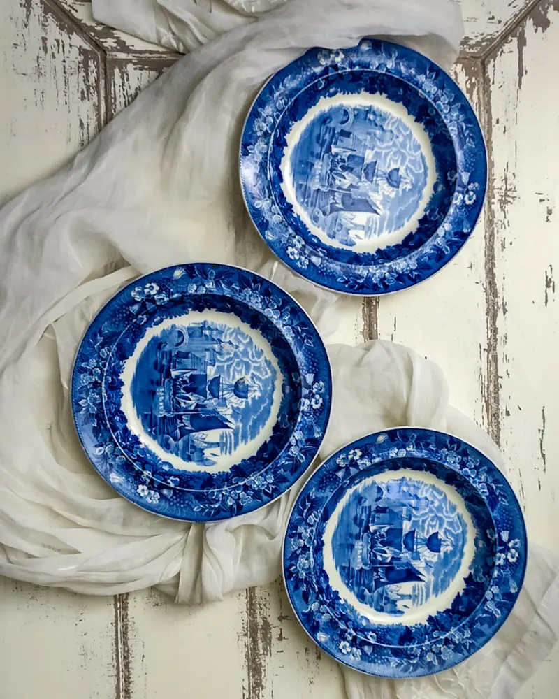 Set di tre piatti fondi Wedgwood decoro Ferrara