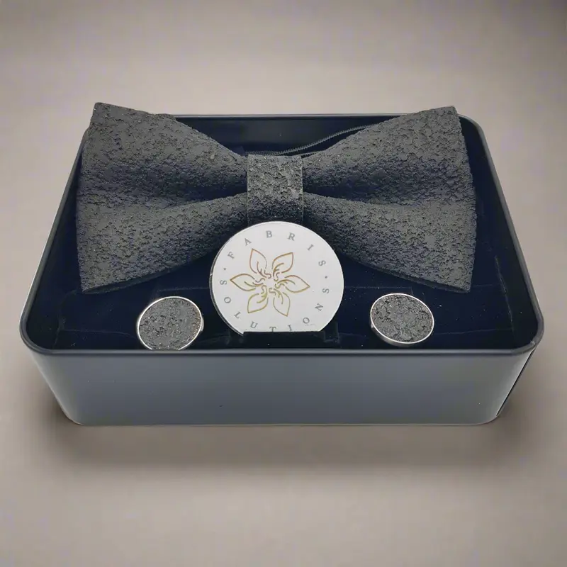 Set Papillon e Gemelli in Sughero Black Velvet con Scatola di Latta – Elegante Accessorio Uomo
