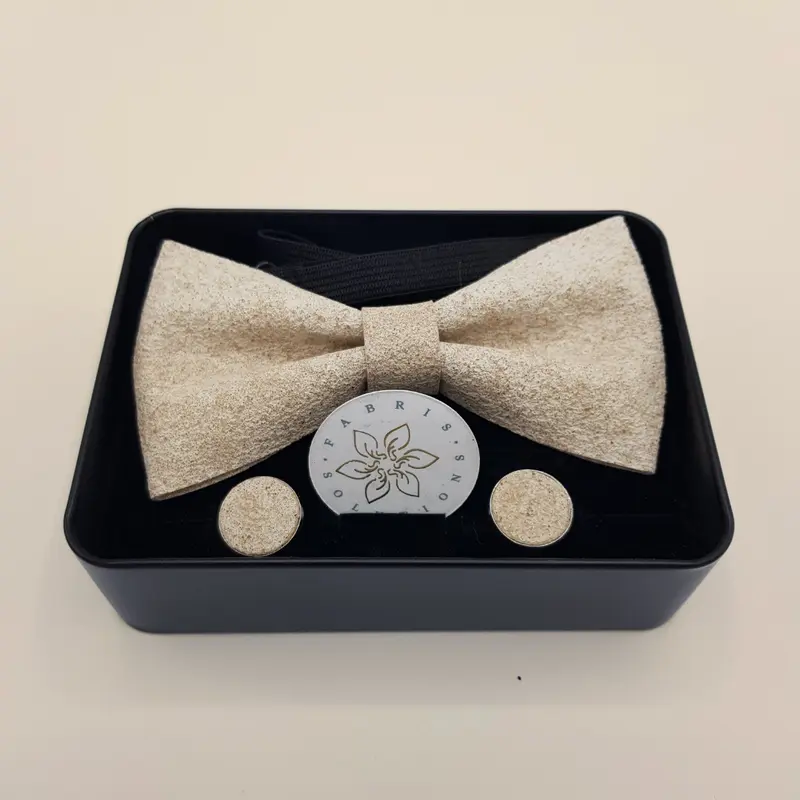 Set Papillon e Gemelli in Sughero Stone Elegance con Scatola di Latta – Elegante Accessorio Uomo