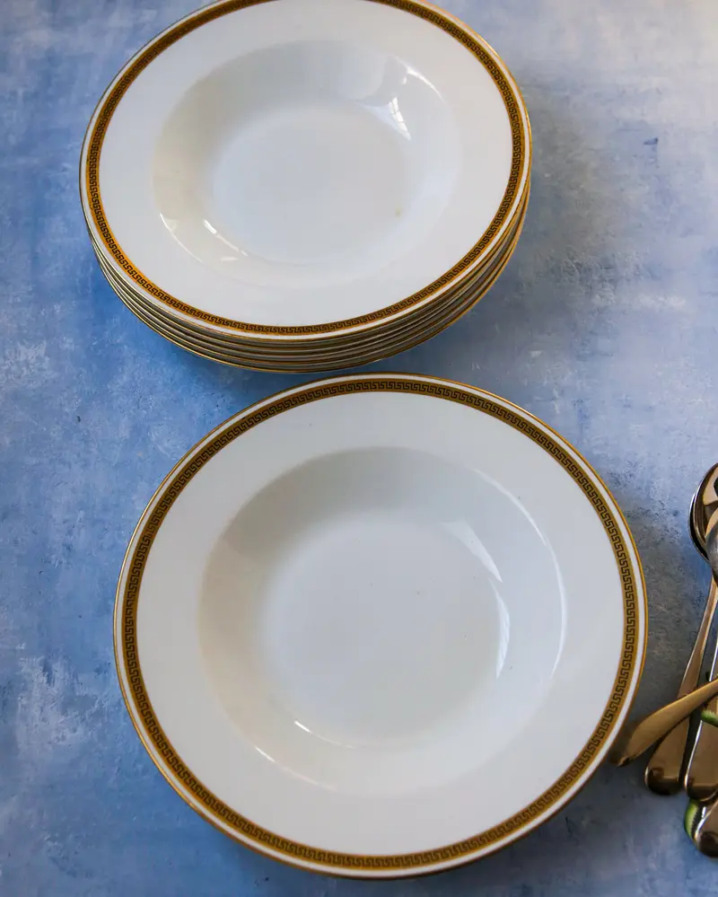 Set sei piatti cupi con bordo oro