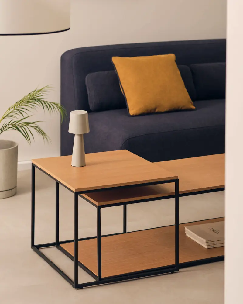 Set Yoana di 2 tavolini impiallacciati rovere e struttura metallo verniciato nero