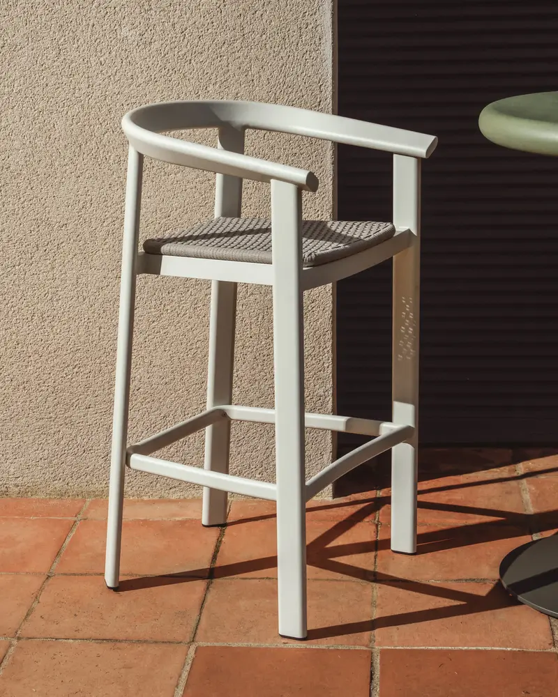 Sgabello Erice in alluminio e corda color écru 65 cm
