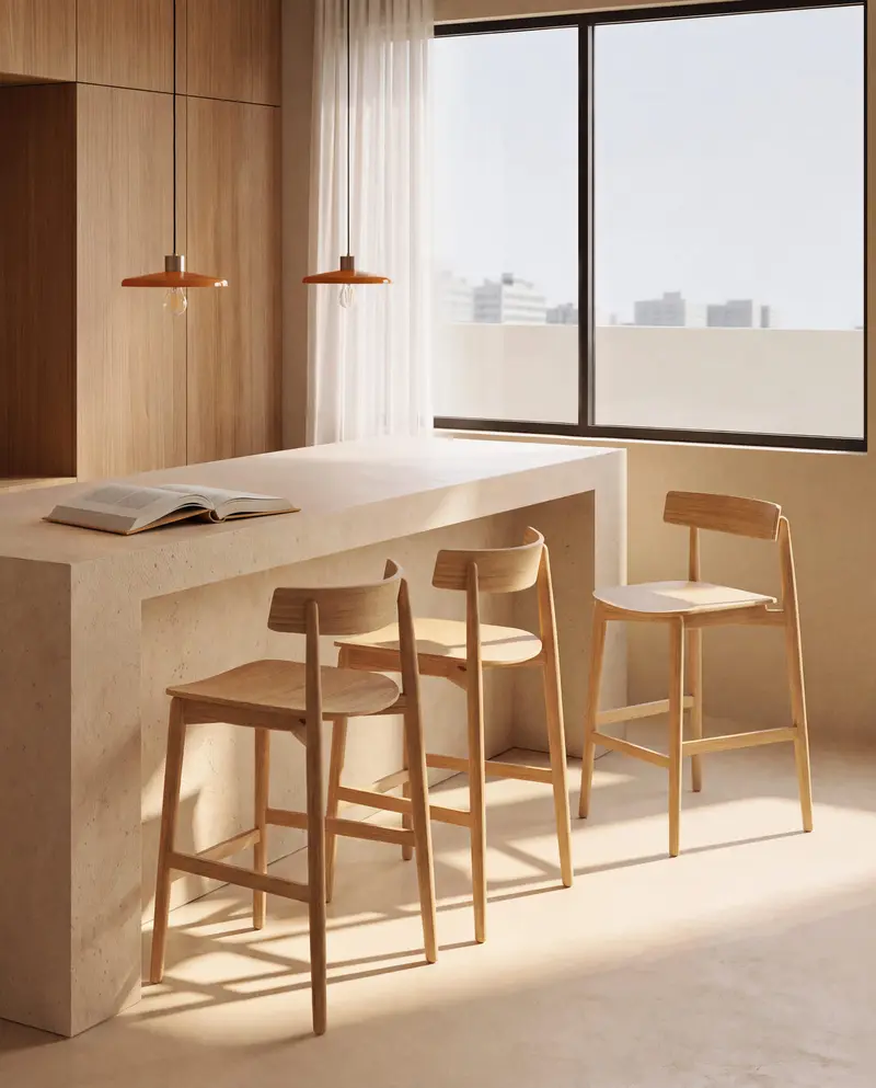 Sgabello Evera con schienale in impiallacciato di rovere con finitura naturale 65 cm
