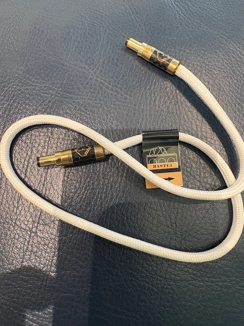 Silent Angel BASTEI Snowy White - cavo 5V upgrade per Forester F1 - SCATOLA APERTA