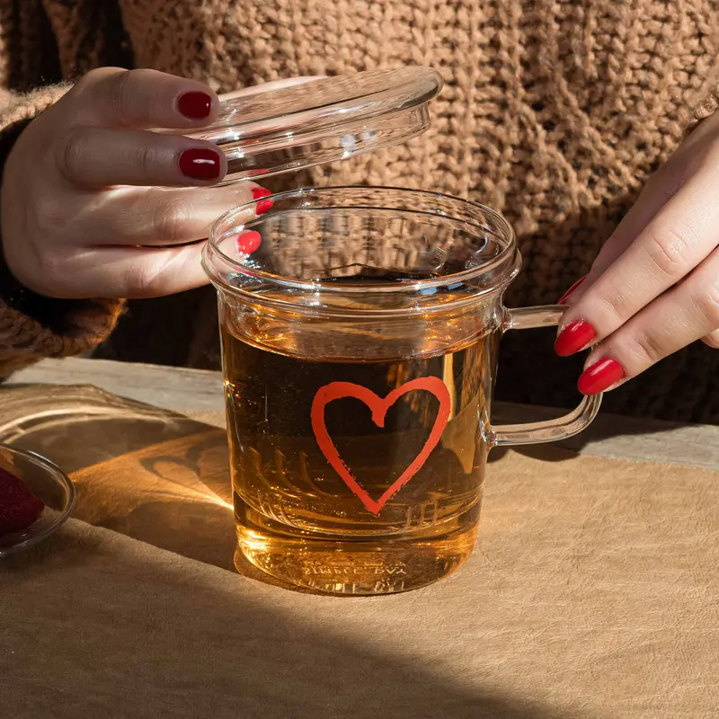 SIMPLE DAY TISANIERA CON CUORE ROSSO IN VETRO BOROSILICATO