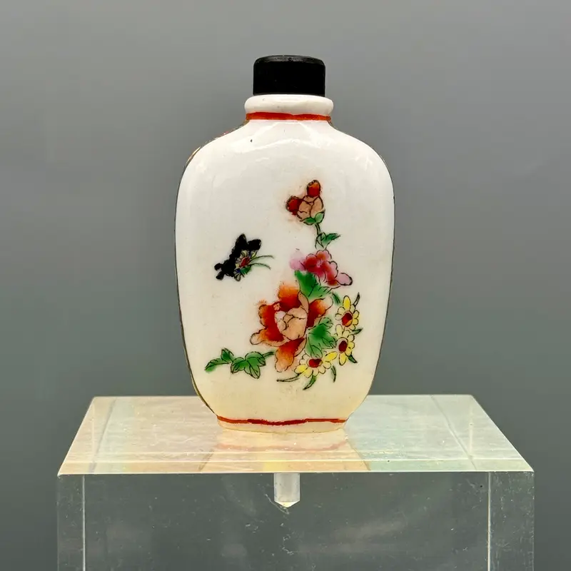 Snuff bottle bottiglia profumo fiori porcellana bianca dipinta Cina XX sec