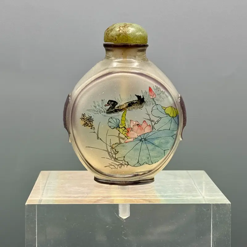 Snuff bottle bottiglia profumo vetro dipinto fiori animali Cina XX sec.