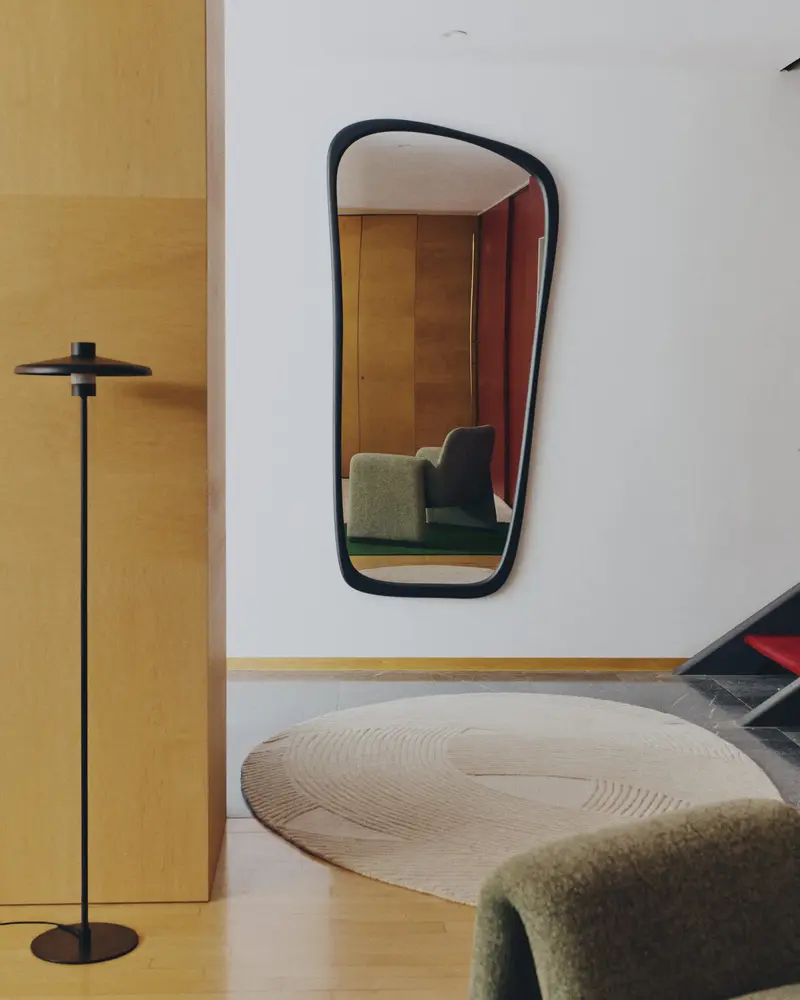 Specchio Alura in legno di teak nero 94,5 x 192 cm