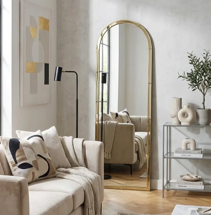 Specchio Baku Oro – Design Essenziale e Fascino Senza Tempo