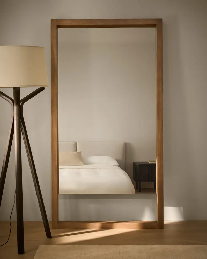 Specchio da terra Vatro in legno massello di mango naturale 96 x 181 cm FSC 100%