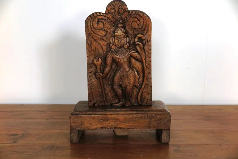 Statua divinità indiana lignea cod.SIL181