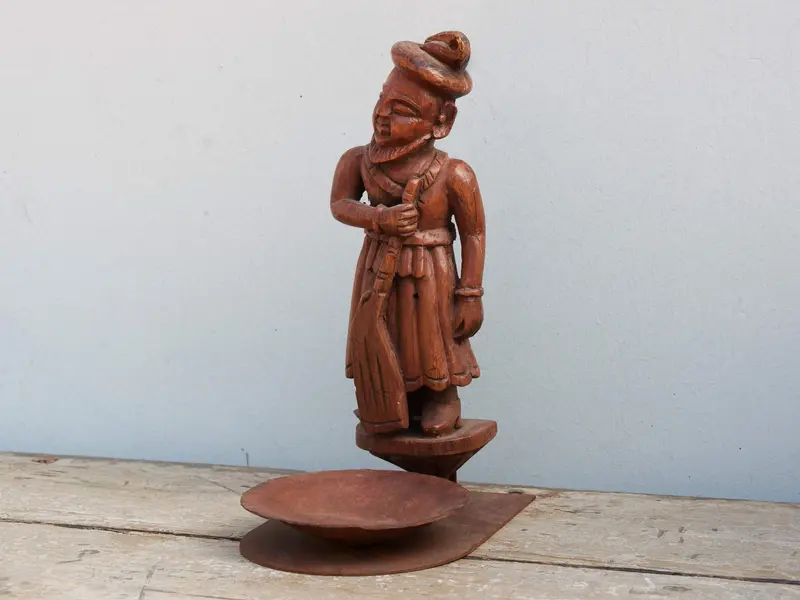 statua indiana tribale con basamento cod.STRIB5