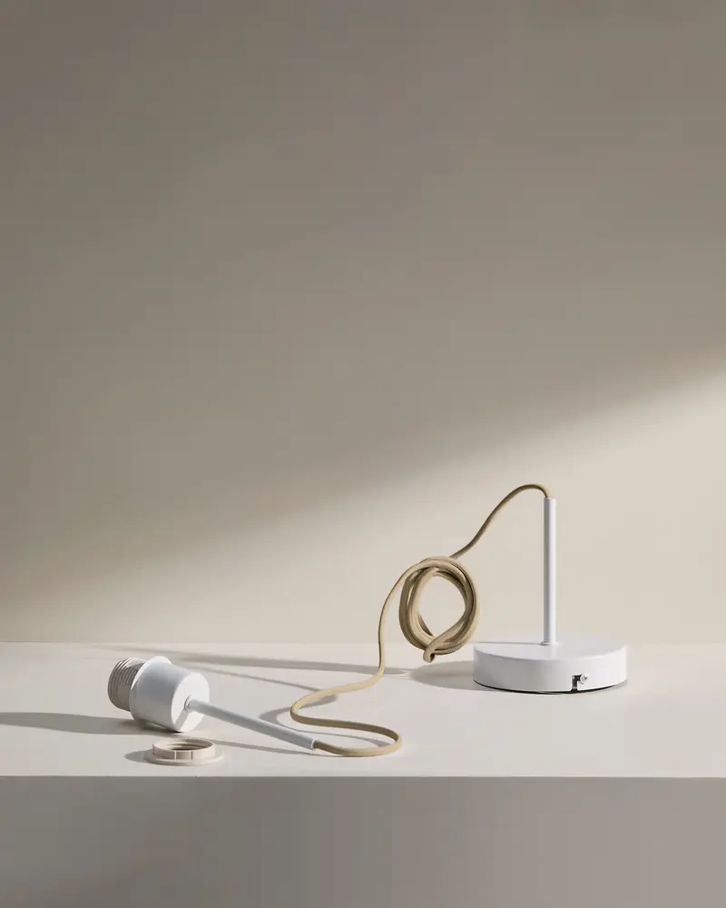 Supporto per lampada Fulvia in metallo con finitura bianca tessuto beige 150 m