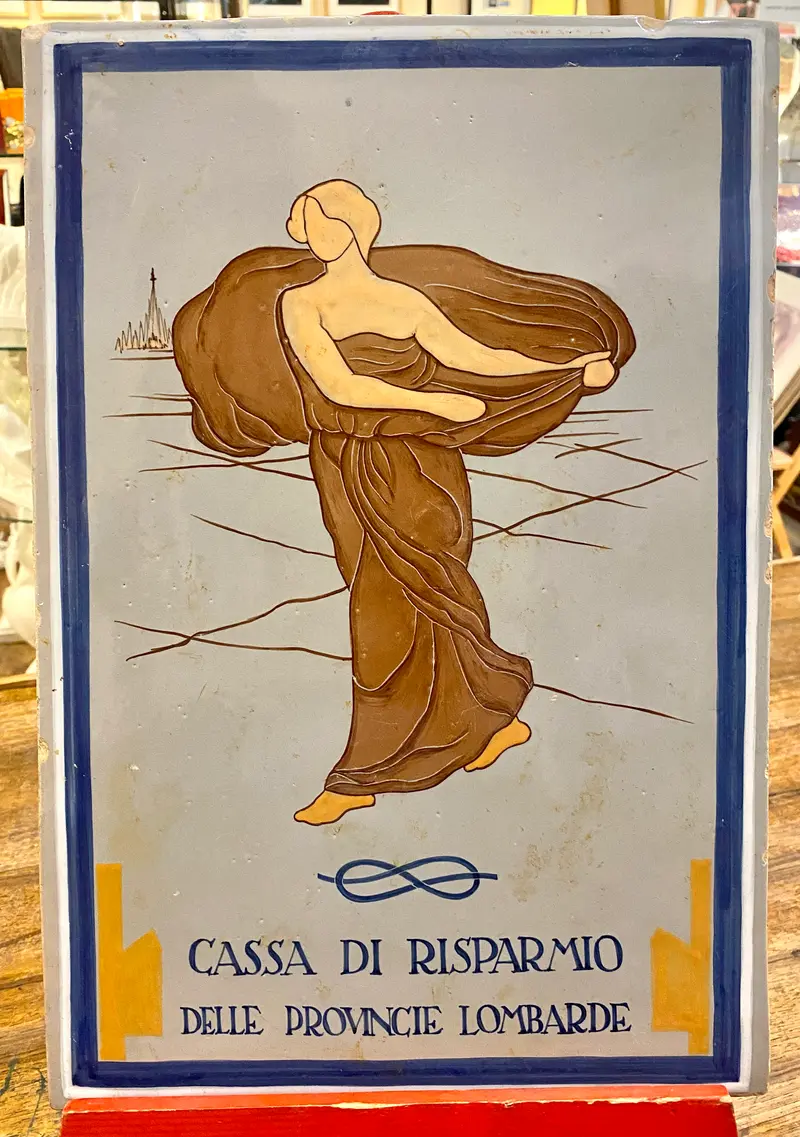 Targa "Cassa di Risparmio delle Provincie Lombarde" Milano pubblicitaria in maiolica Grazia Deruta 1930 ca