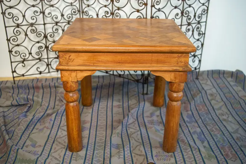 Tavolino Basso in Teak Massello con Intarsio Geometrico - India Anni '90