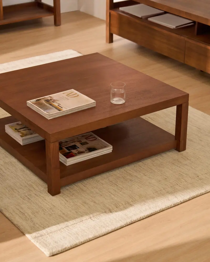 Tavolino da appoggio Norani in legno massiccio e impiallacciatura di acacia 90 x 90 cm
