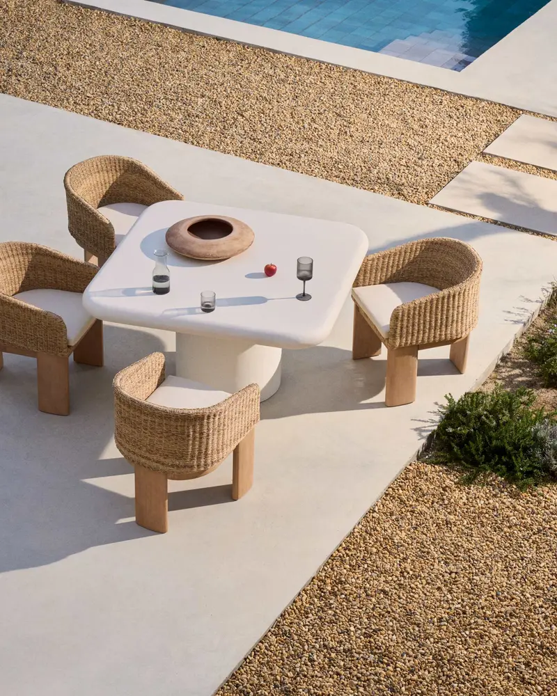 Tavolo Addaia in cemento bianco 135 x135 cm