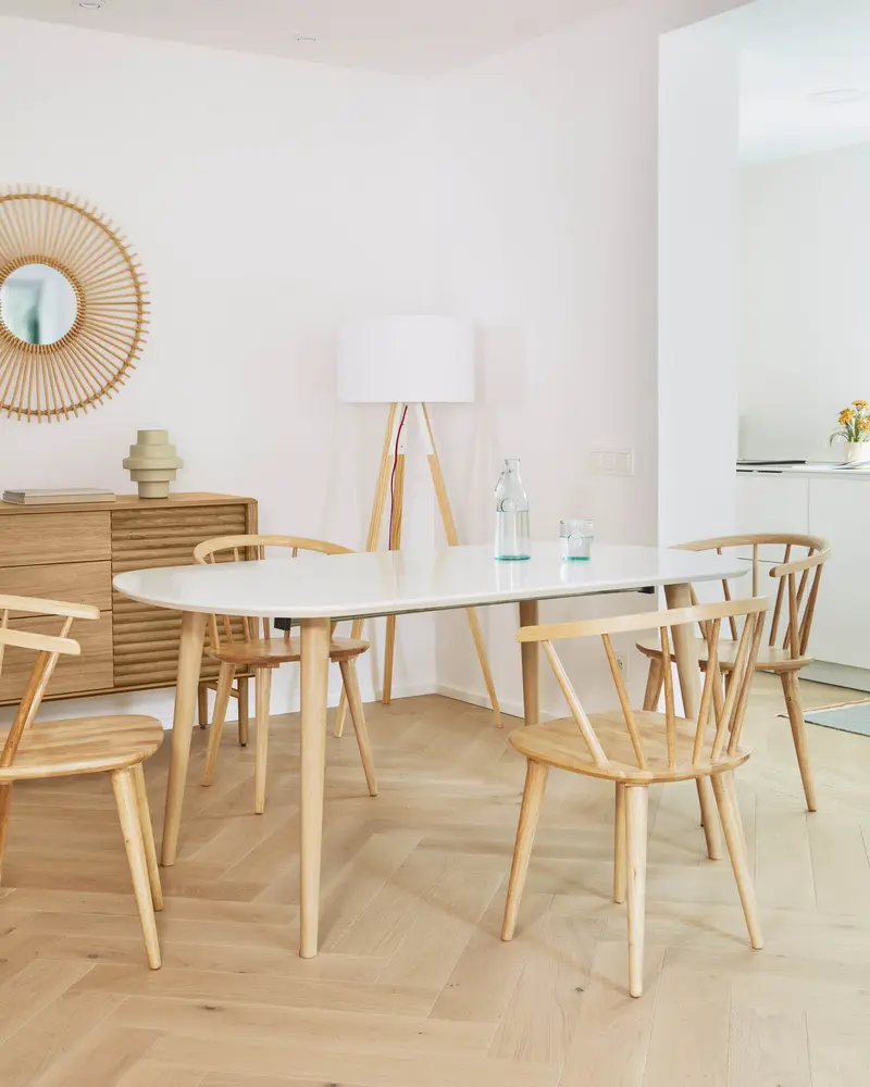 Tavolo allungabile Oqui MDF laccato bianco, gambe in massello di faggio 160(260)x 100cm