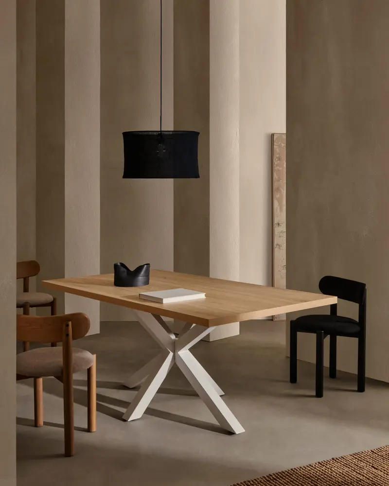 Tavolo Argo di melammina con finitura bianca e gambe in acciaio effetto legno 160 x 100 cm