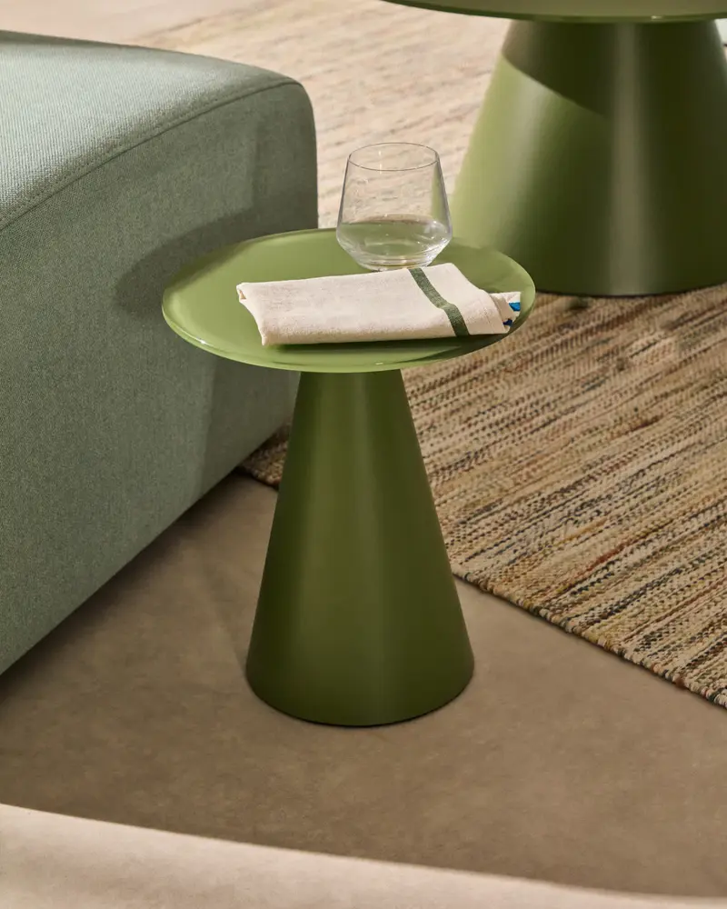 Tavolo d’appoggio Wilshire in vetro temperato smerigliato e acciaio verniciato verde opaco Ø30cm
