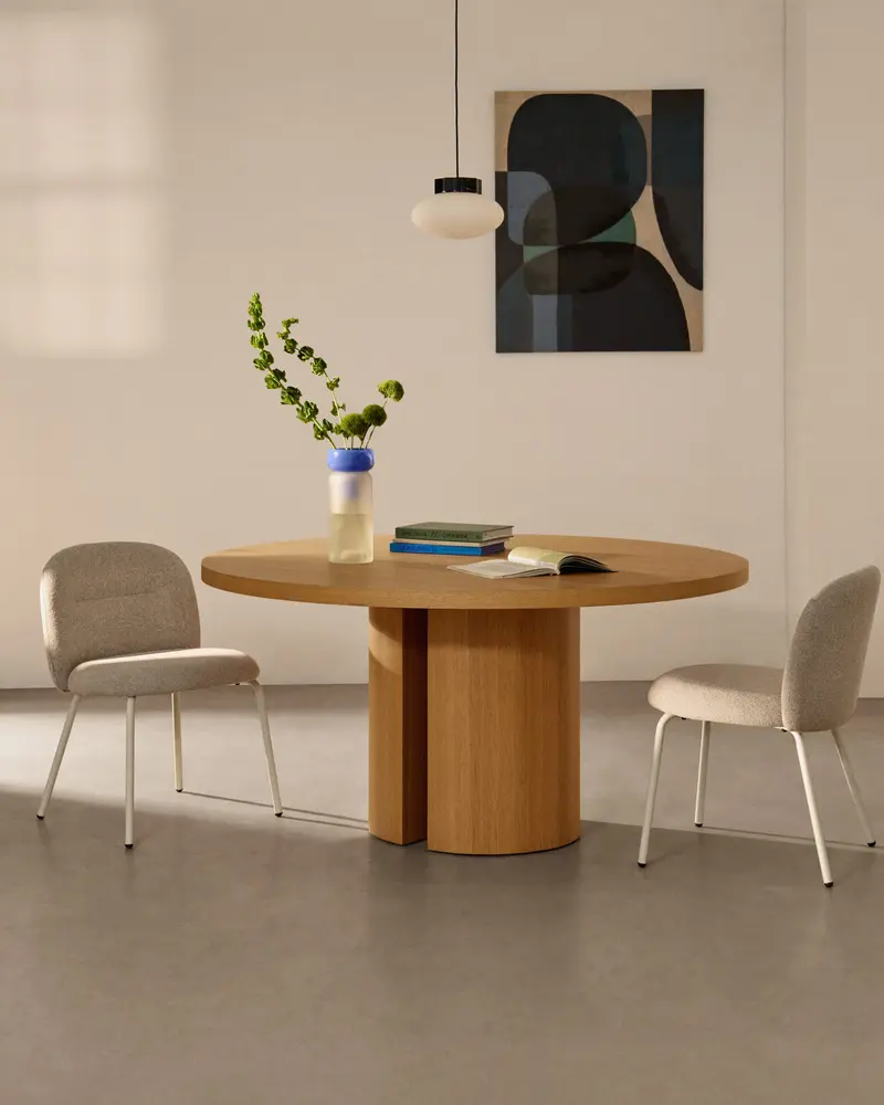 Tavolo rotondo Nealy con impiallacciatura in rovere e finitura naturale Ø 150 cm