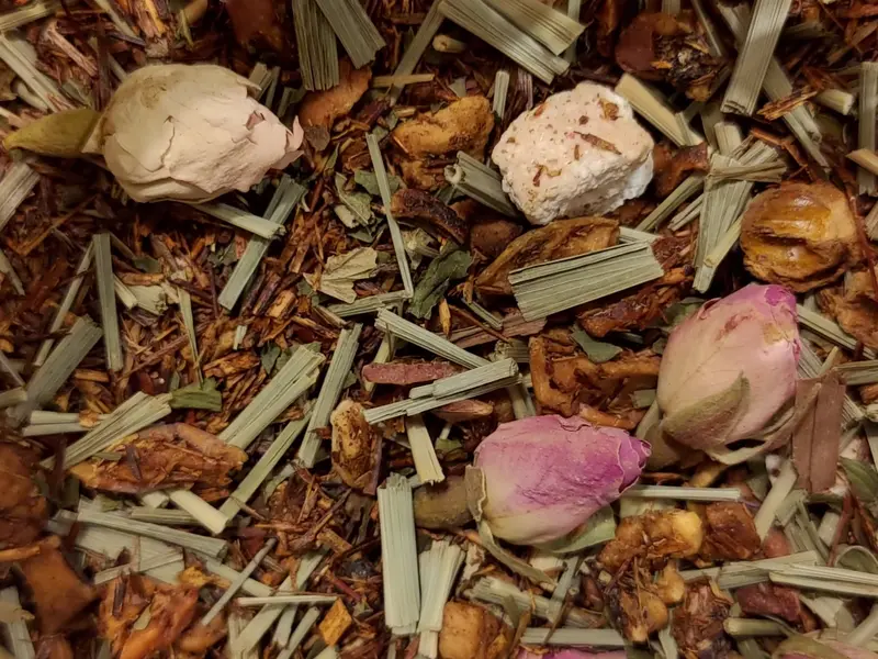 Tè rosso e Boccioli di rosa