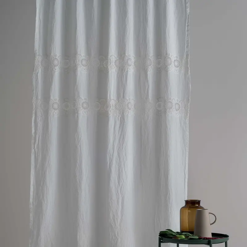 Tenda con montatura laccetti ricamo Rosone