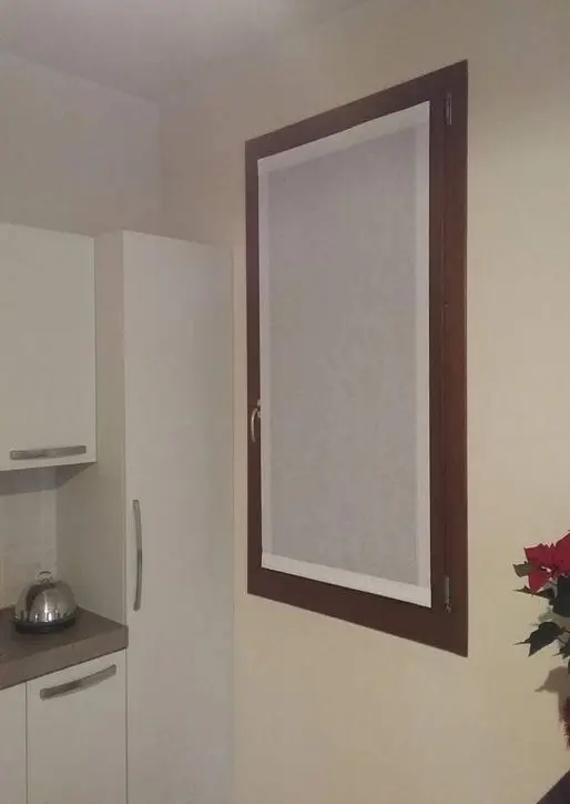 Tende a Pannello per Finestra e Porta – Larghezza 30–90 cm – Con Profilo in Alluminio, Velcro, Peso Inferiore e Supporti Senza Fori – art.605