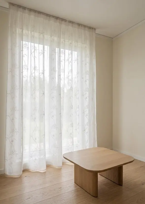 Tende su misura con fettuccia arricciatenda, tessuto effetto lino bianco con fiore di sambuco ricamato. , adatta per binari da 140/170 cm, altezza da 180 a 290 cm - art .Sambuco