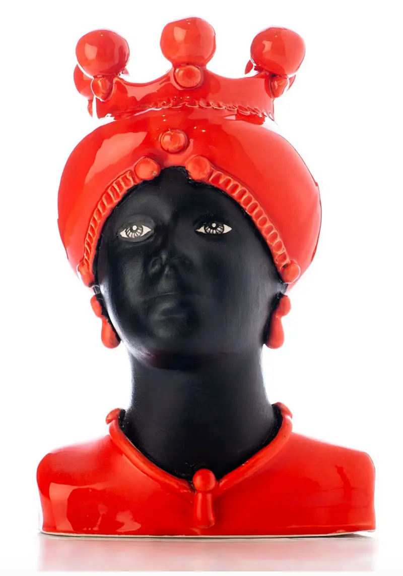 Testa di moro media donna con volto inclinato e nero satinato e corona rosso fuoco con sfere Verus Ceramiche｜L'Egizia regali
