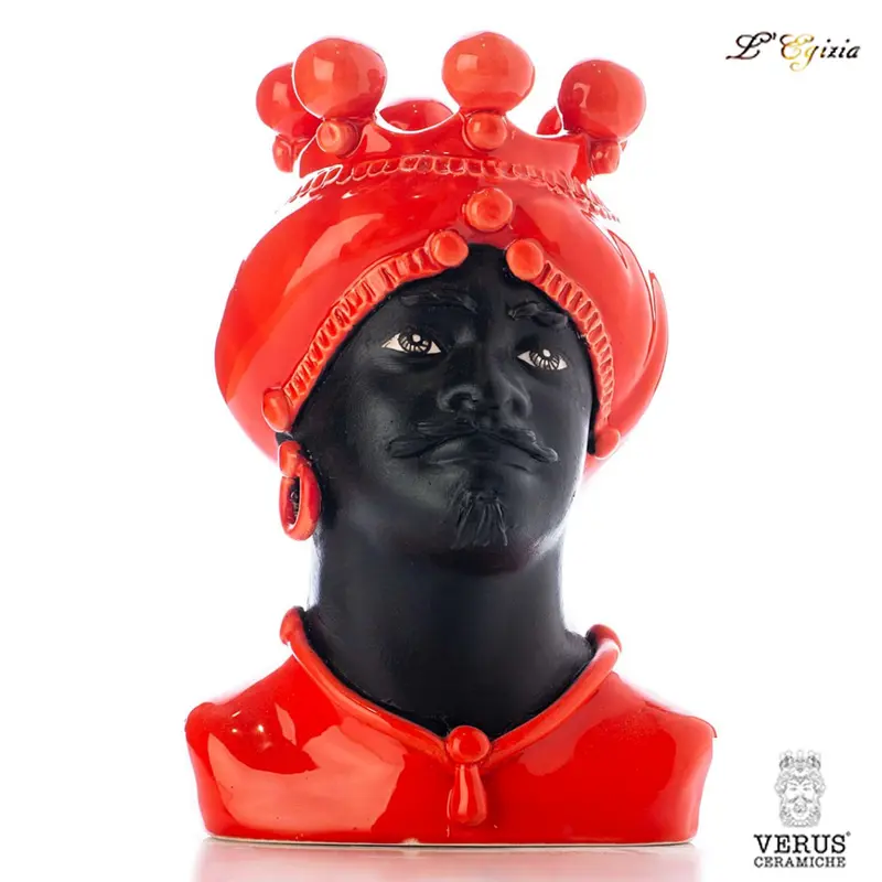 Testa di moro media uomo con volto inclinato e nero satinato e corona rosso fuoco con sfere Verus Ceramiche｜L'Egizia regali