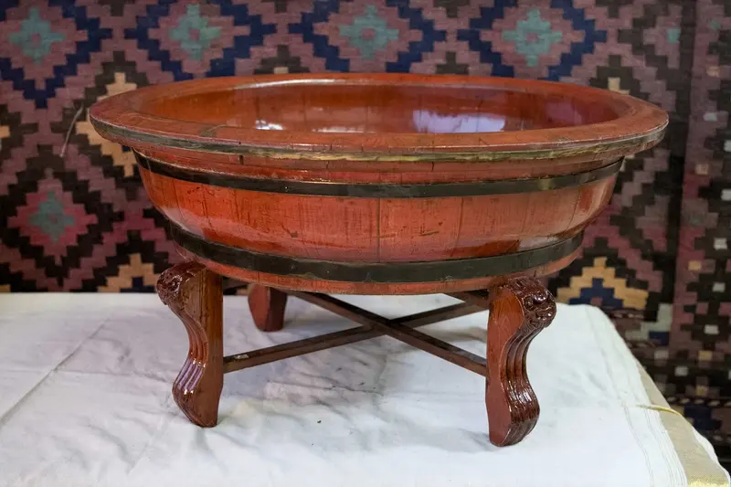Vaso Contenitore Cinese in Olmo e Pino Laccato Rosso - Antiquariato Orientale