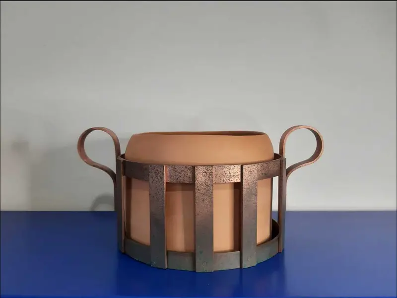 Vaso in terracotta e rame ossidato opaco
