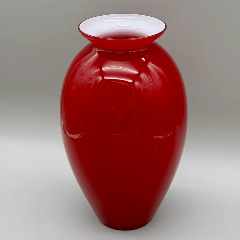Vaso incamiciato rosso bianco vetro Murano 1990 ca