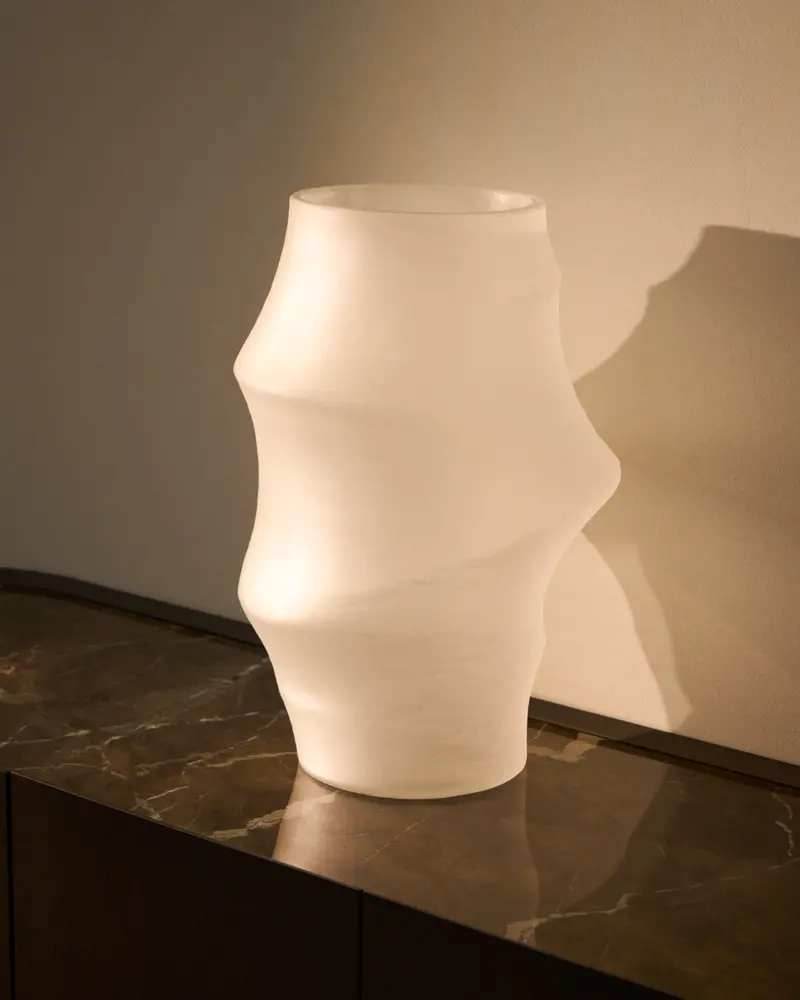 Vaso Neluo in vetro opalino bianco, 49 cm