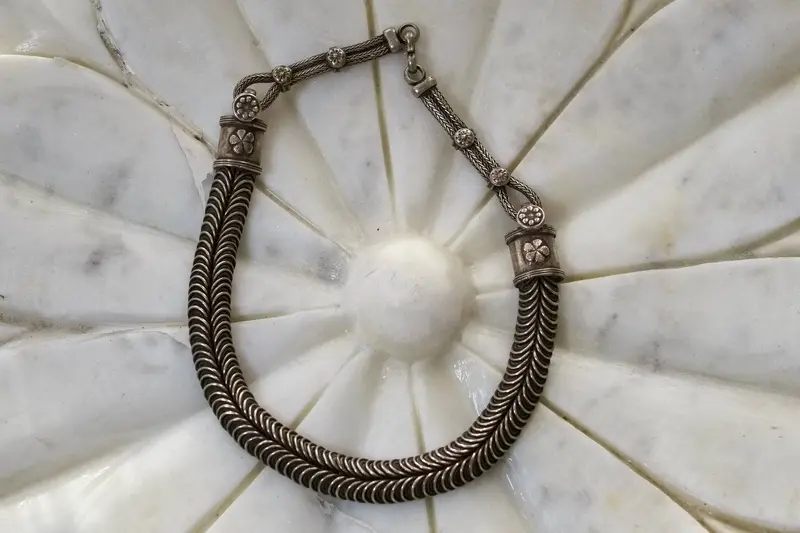 vecchia collana girocollo in argento india
